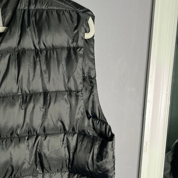 ASOS Unisex Black Puffer Vest With Snap Closure Size XL - Picture 4 of 9